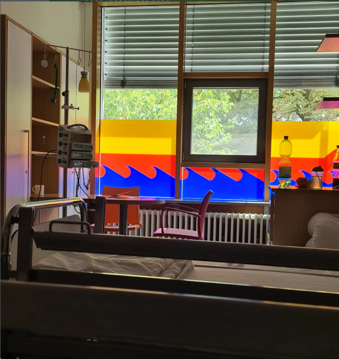 Ein Krankenhauszimmer nach einem belastenden MRT-Termin.