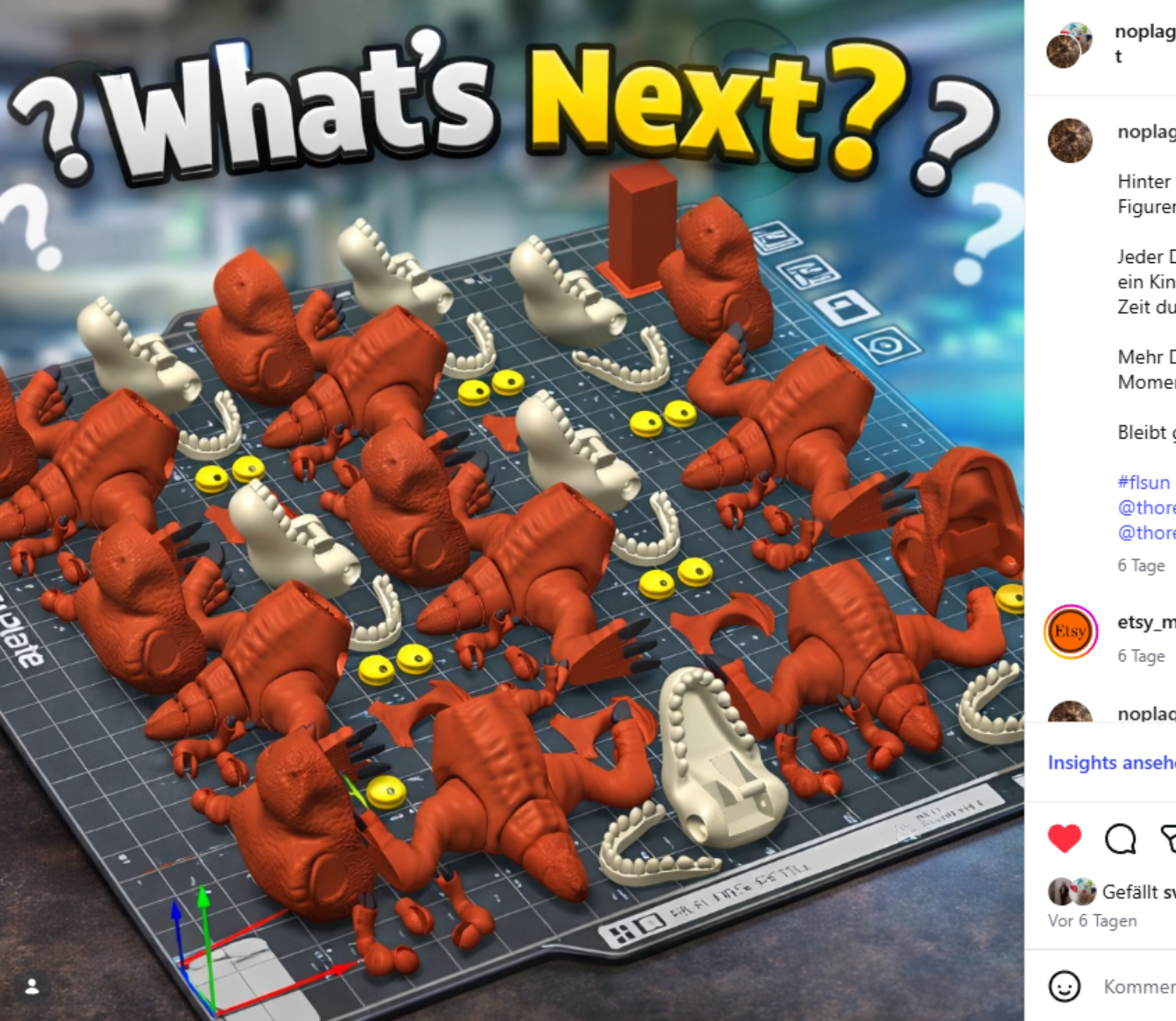 Viele 3D-Modellteile liegen auf einem virtuellen Druckbett, dar&uuml;ber steht „What’s Next?“. 